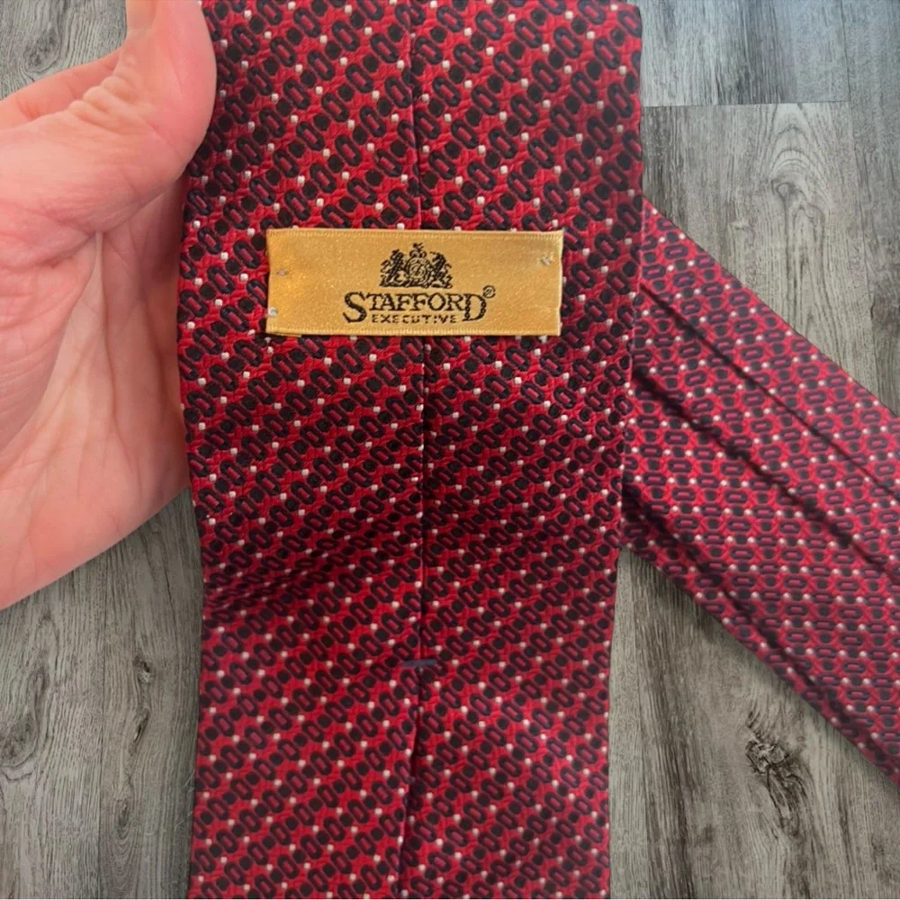 Stafford Executive Red Patterned Silk‎ Tie